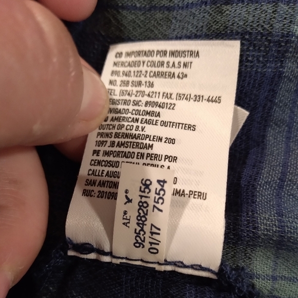 American Eagle boyfriend fit plaid button up shirt - Picture 11 of 11